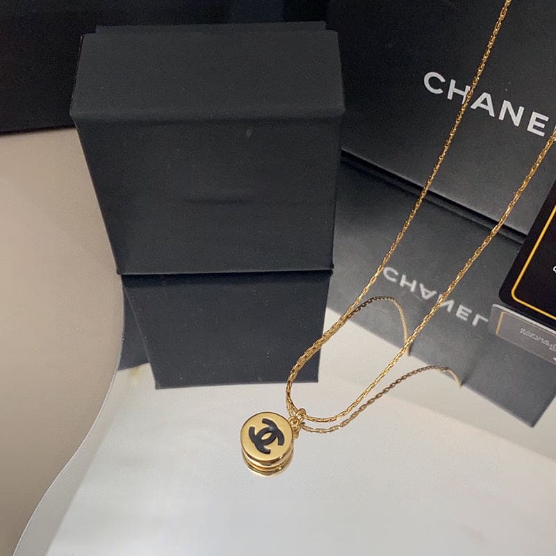 18K  Chanel Pendant Necklace