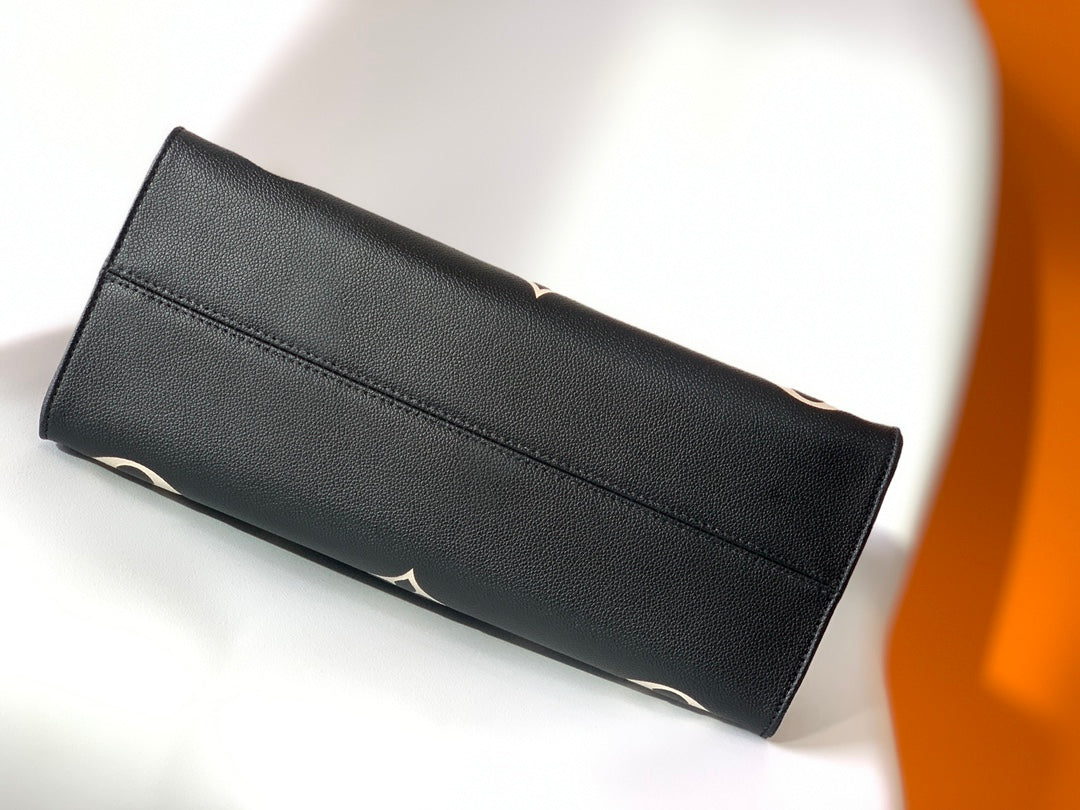 LOUIS VUITTON ONTHEGO MM 35CM BLACK WHITE