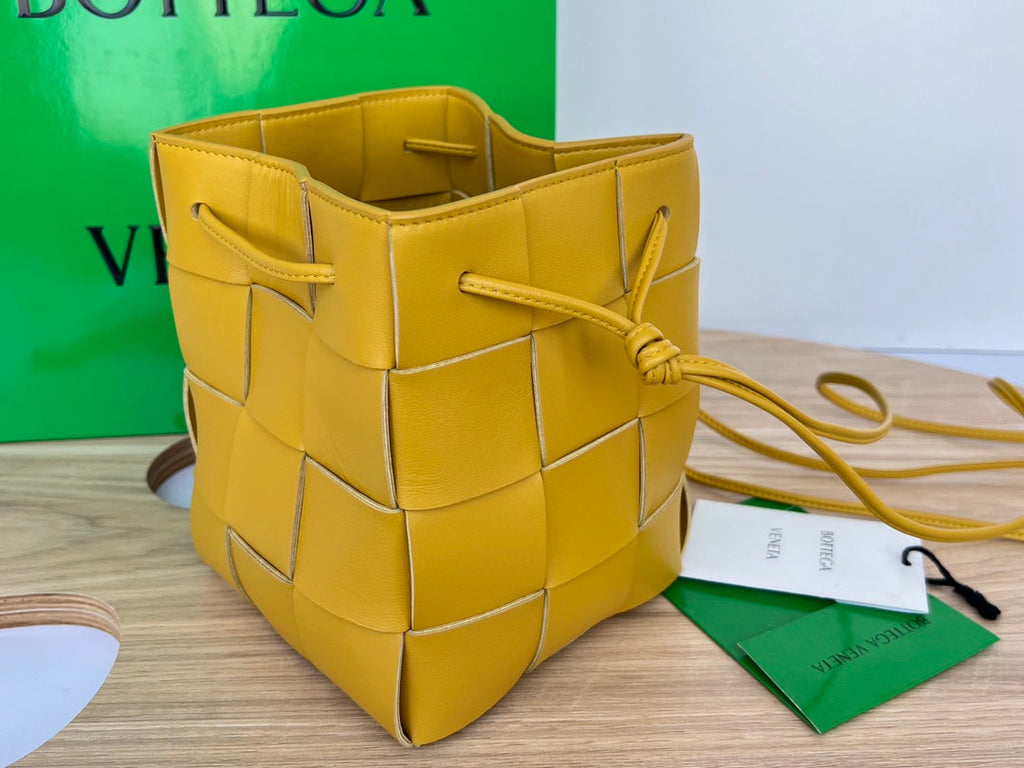 BOTTEGA VENETA SMALL CASSETTE BUCKET 18 IN MERIGOLD CALFSKIN