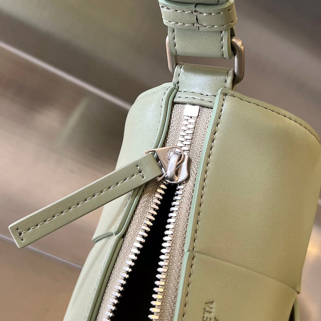 BOTTEGA VENETA SMALL CYLINDER CASSETTE 21 IN TRAVERTINE CALFSKIN