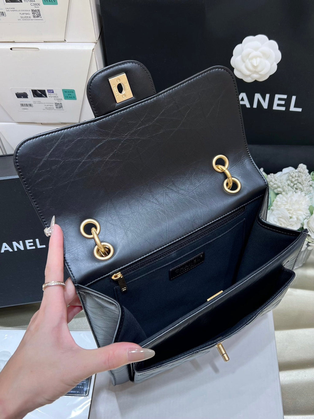 CHANEL 25S  MEDIUM FLAP BAG 25 IN BLACK CALFSKIN GOLD HARDWARE