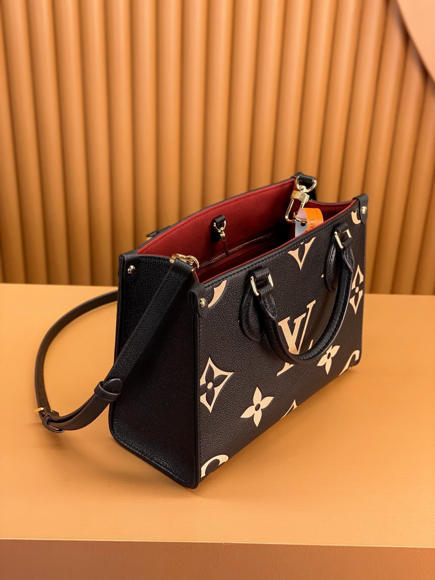 LOUIS VUITTON ONTHEGO TOTE 25 IN BLACK AND CREAM MONOGRAM EMPREINTE