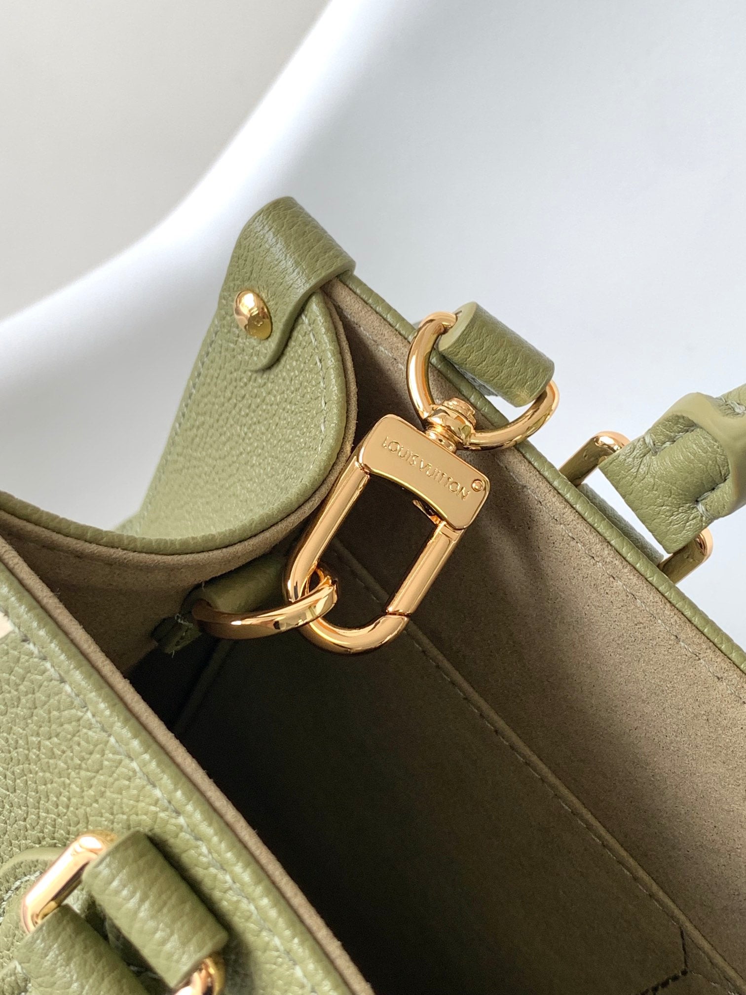 LOUIS VUITTON ONTHEGO PM 25CM GREEN WHITE