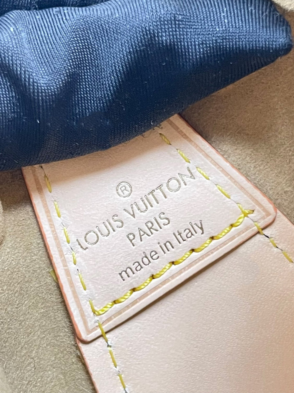 LOUIS VUITTON POCHETTE TIRETTE 22 IN BROWN MONOGRAM CANVAS GOLD BUCKLE