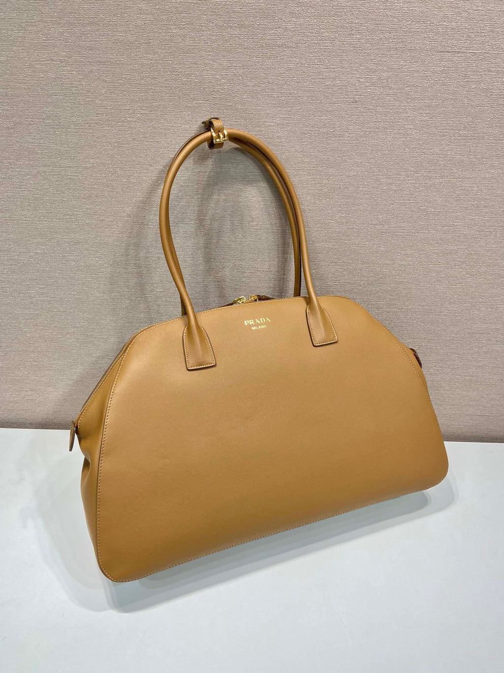PRADA LARGER TOTE BAG 48 WITH ZIPPER CLOSURE IN CIDER BROWN SMOOTH CALFSKIN