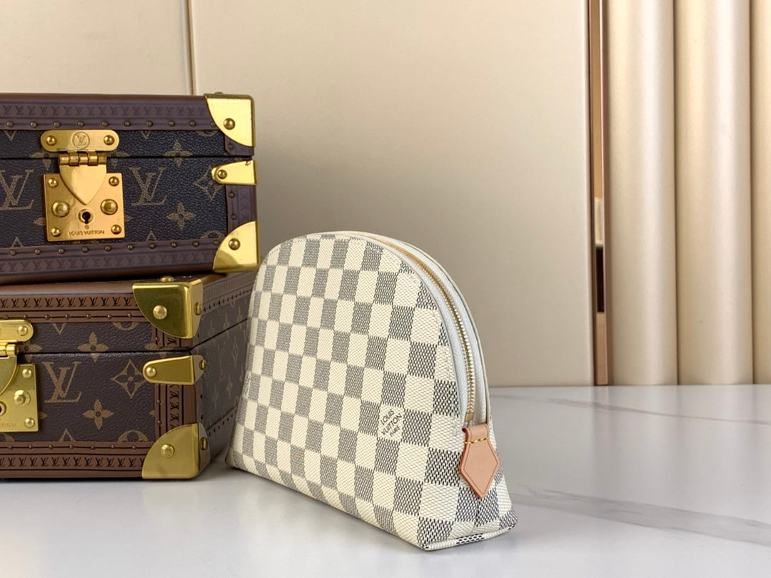 LOUIS VUITTON COSMETIC POUCH 22 IN WHITE GRAY DAMIER AZUR CANVAS