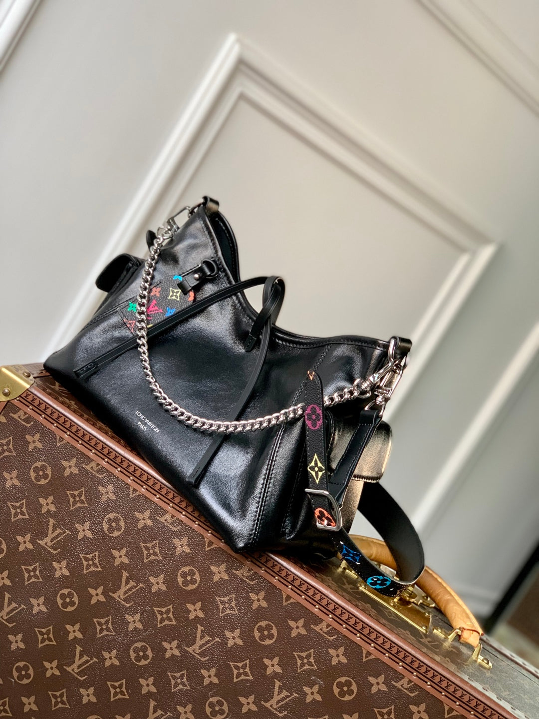 LOUIS VUITTON CARRYALL CARGO VIBE PM 33.5 IN BLACK LAMBSKIN COLORFUL MONOGRAM TAG