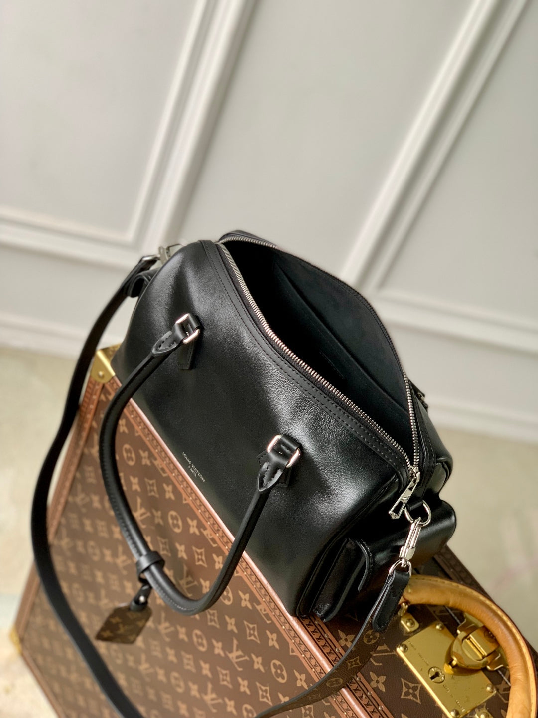 LOUIS VUITTON SPEEDY CARGO VIBE 28 IN BLACK LAMBSKIN MONOGRAM LOGO TAG