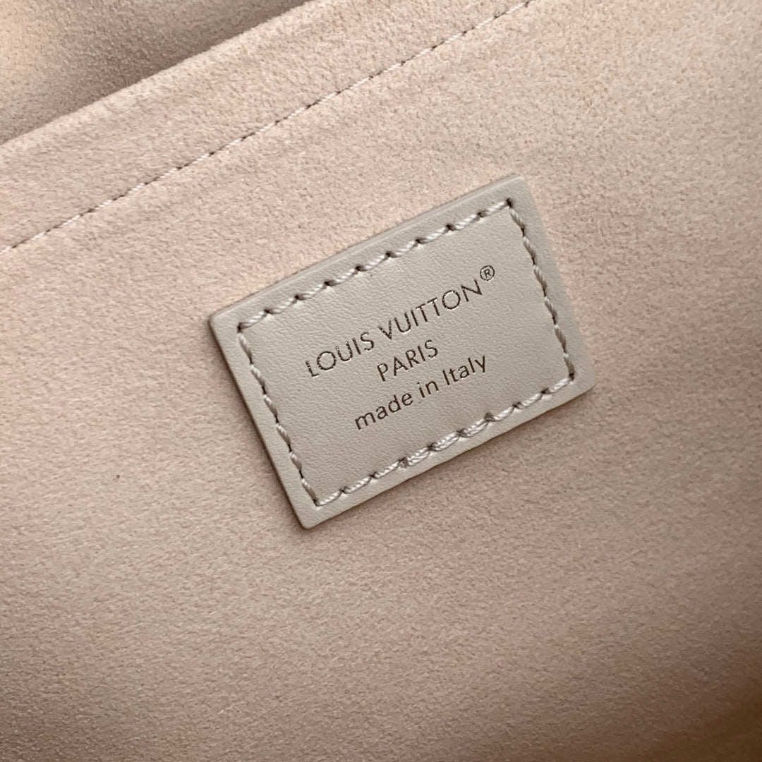 LOUIS VUITTON SPEEDY CARGO VIBE 28 IN VANILLE LAMBSKIN MONOGRAM LOGO TAG