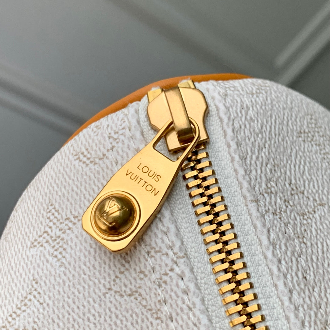 LOUIS VUITTON KEEPALL BANDOULIÈRE 25 IN WHITE MONOGRAM HERITAGE CANVAS BRWON CALFSKIN