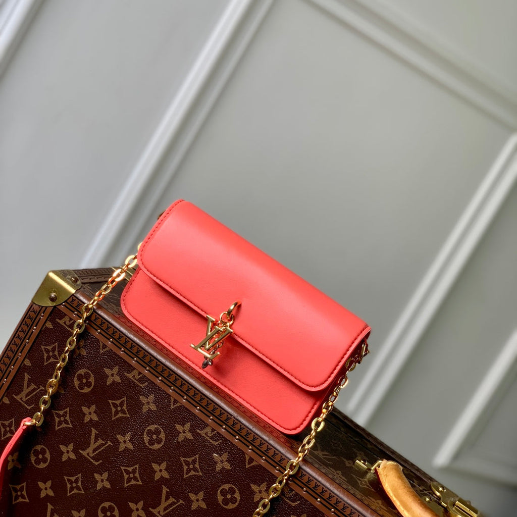 LOUIS VUITTON WALLET ON CHAIN BLOOM 20 IN SWEET CORAL CALFSKIN