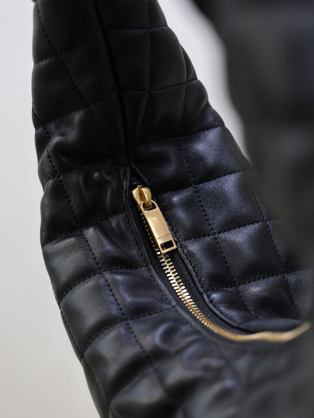 YSL 25S ICARE HOBO 44 IN BLACK QUILTED CALFSKIN GOLD HARDWRE