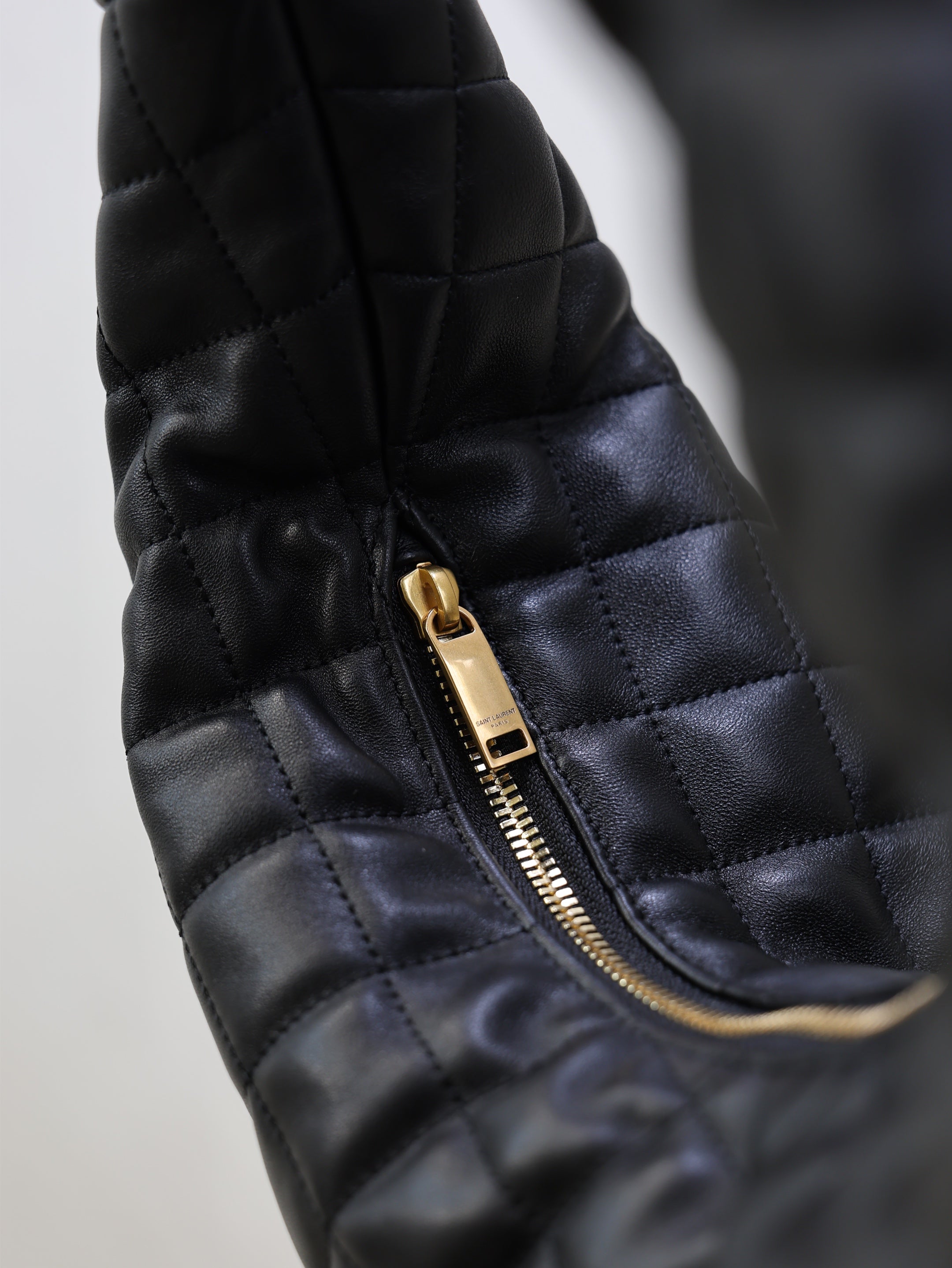 YSL 25S ICARE HOBO 44 IN BLACK QUILTED CALFSKIN GOLD HARDWRE