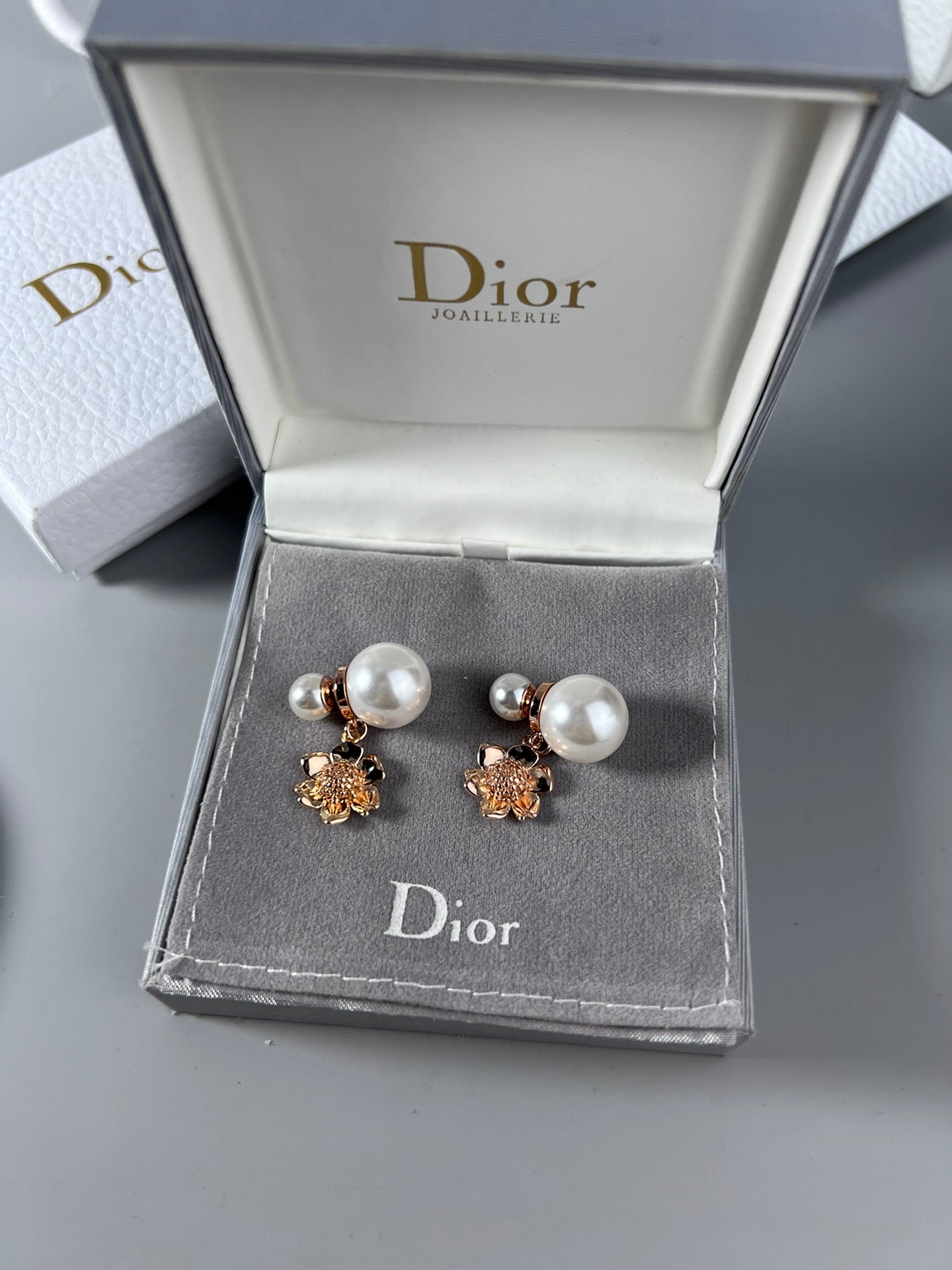 18K Dior Vintage Flower Pearl Earrings