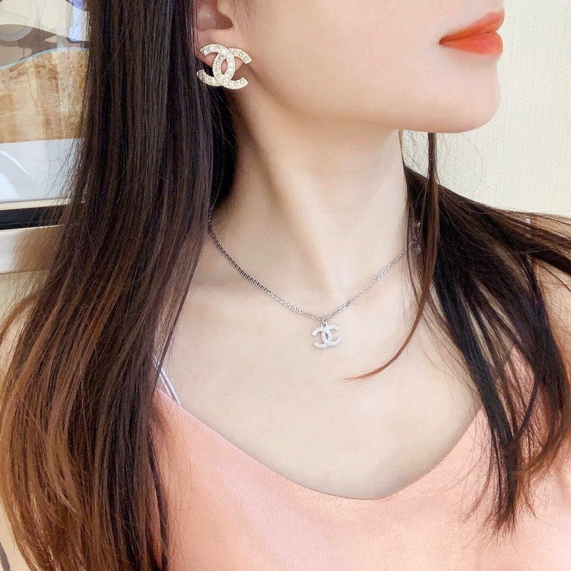 18K  Chanel Pearls Earrings