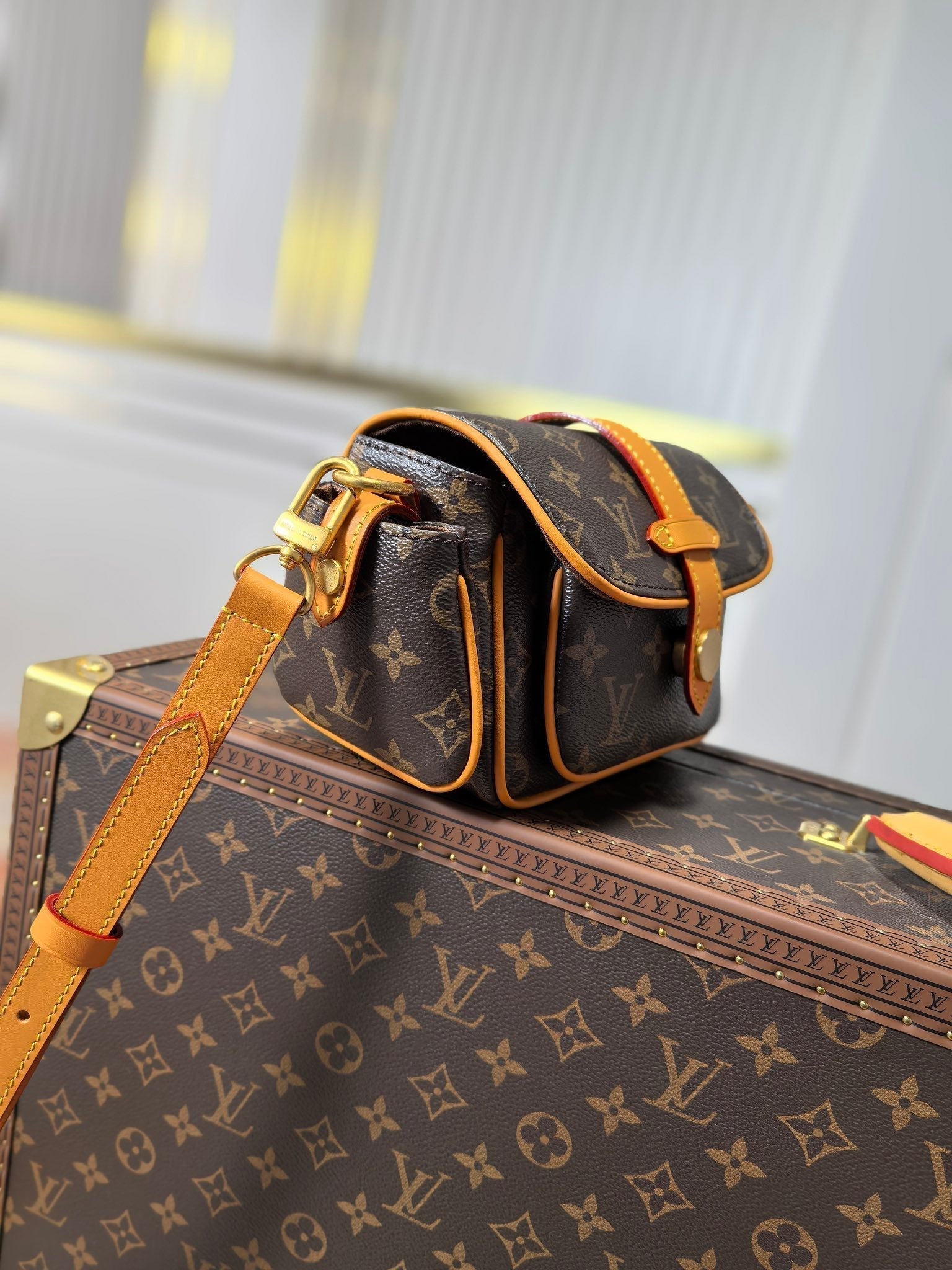 LOUIS VUITTON LV 25S CARGO 23 IN BROWN MONOGRAM CANVAS LEATHER TRIM GOLD HARDWARE