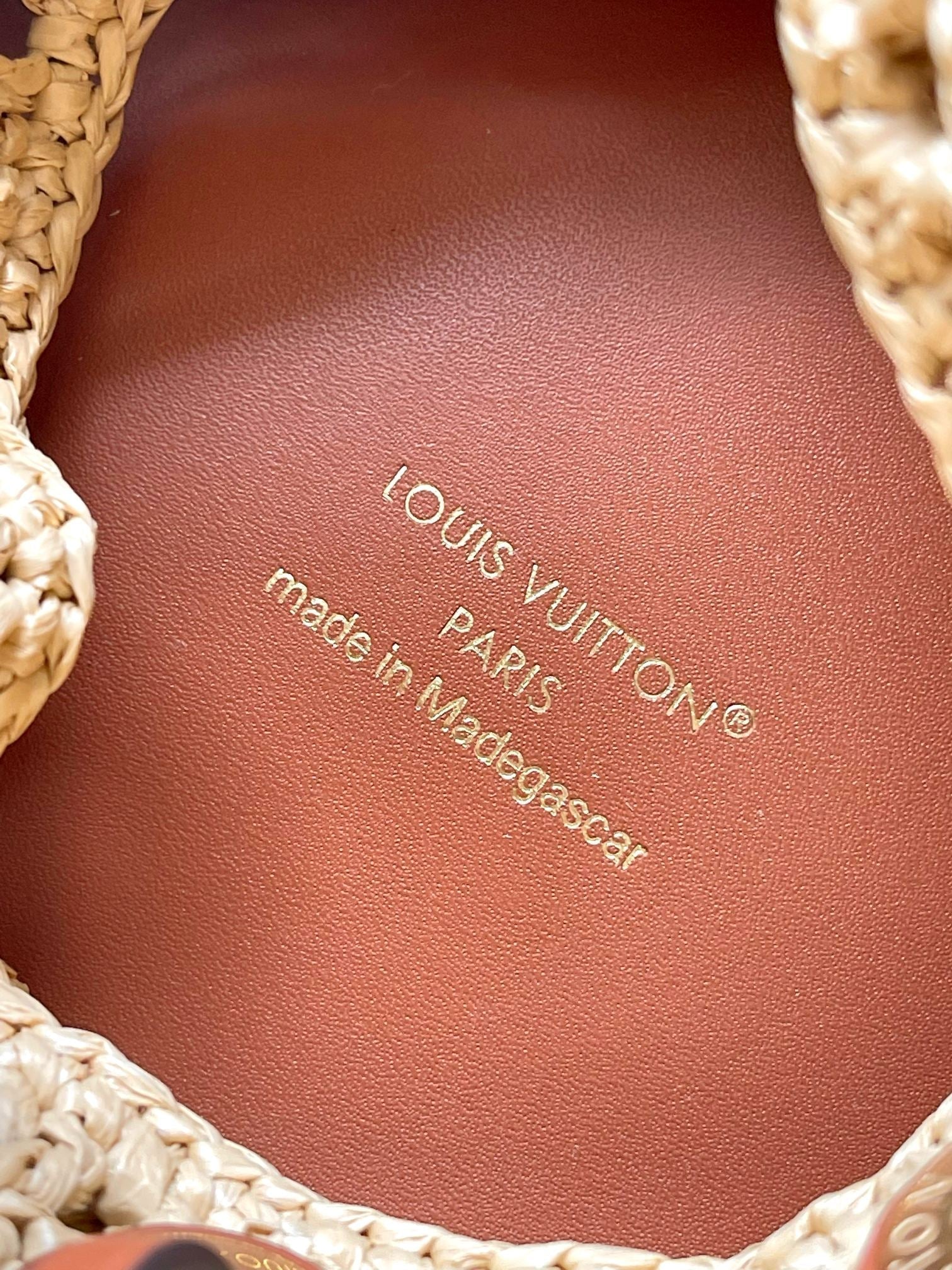 LOUIS VUITTON NOÉ PURSE 24 IN BEIGE CROCHETED RAFFIA AND BROWN CALFSKIN TRIM