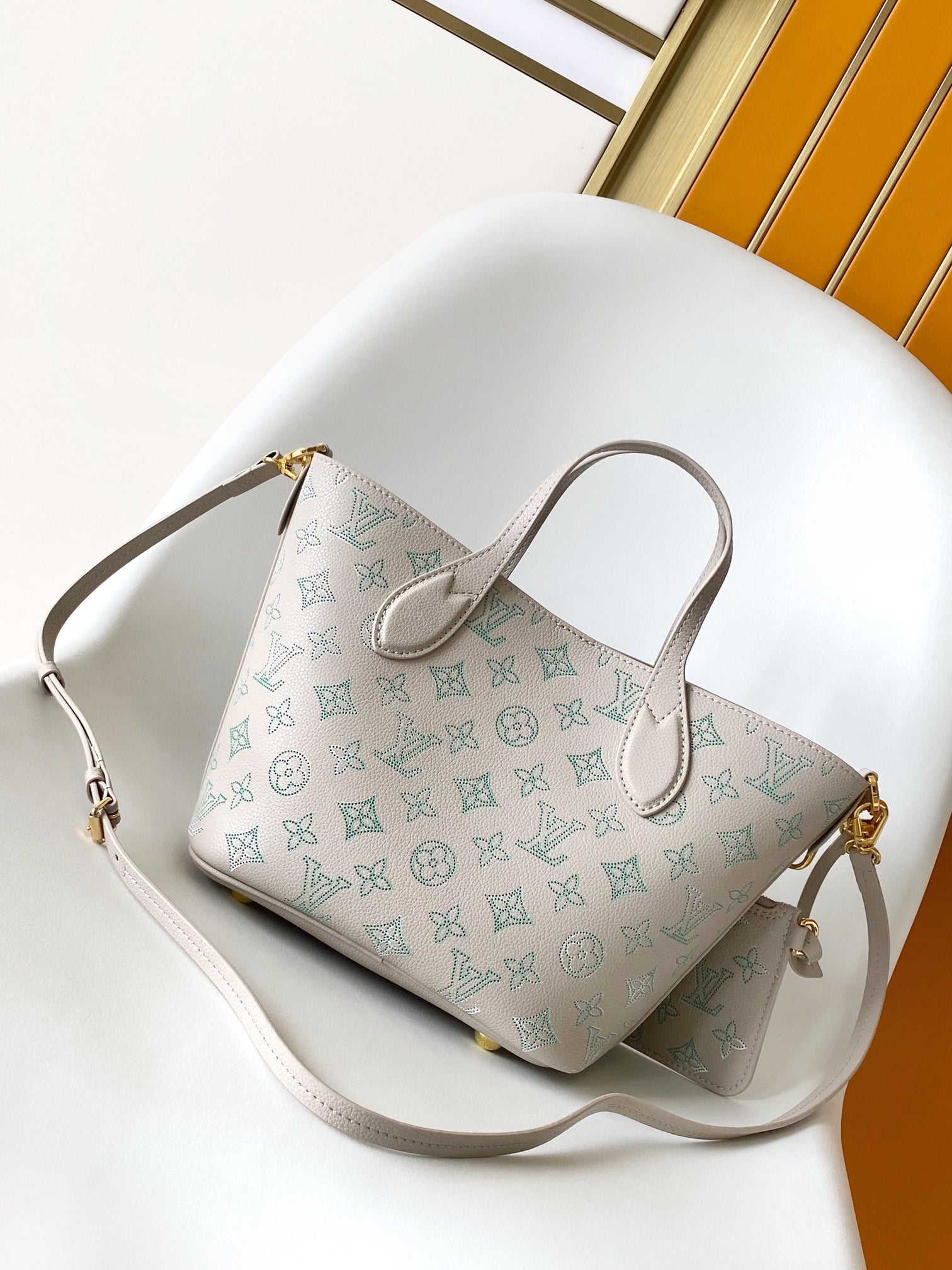 LOUIS VUITTON BLOSSOM 20 IN LIGHT BEIGE MAHINA CALFSKIN