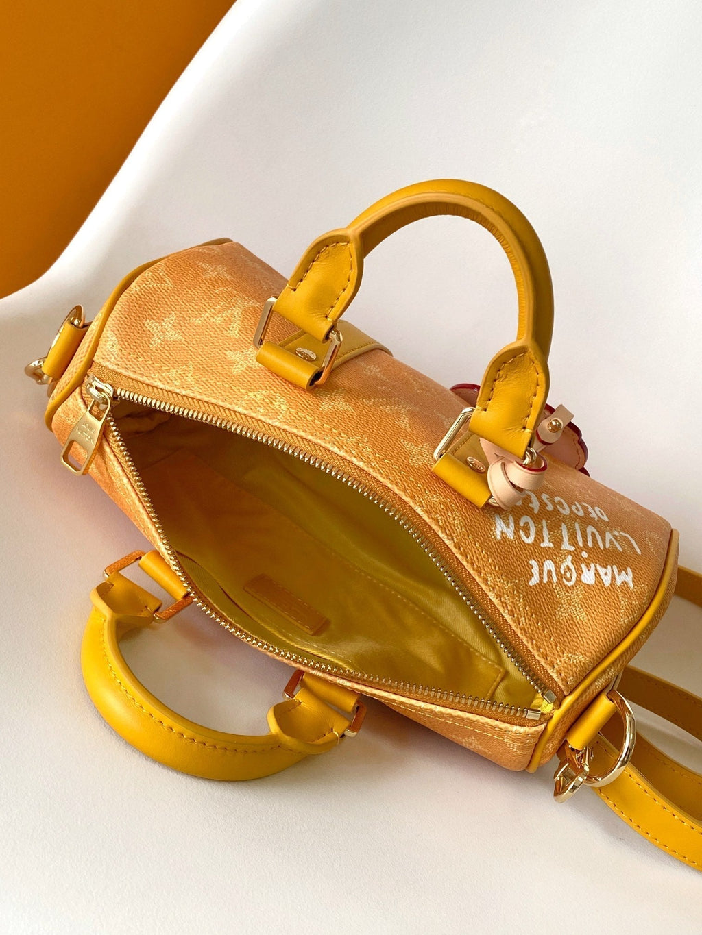 LOUIS VUITTON KEEPALL BANDOULIÈRE 25 IN ORANGE MONOGRAM HERITAGE CANVAS