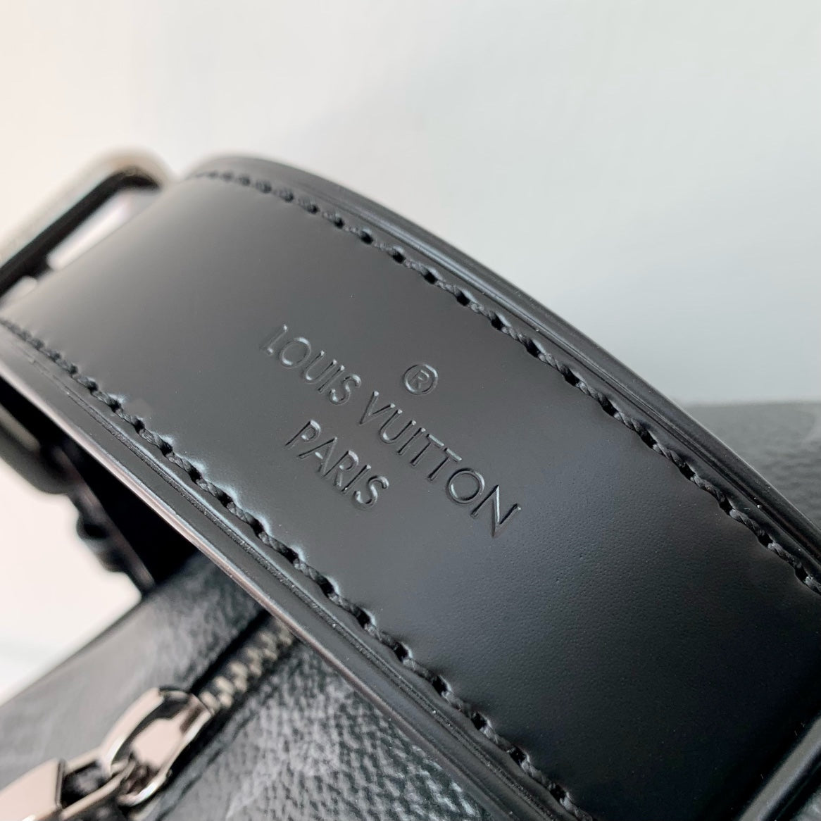 LOUIS VUITTON LOCKER DOPP KIT 23 IN BLACK MONOGRAM ECLIPSE CANVAS
