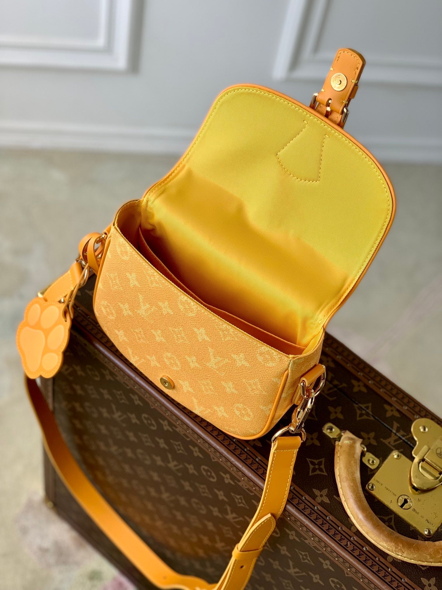 LOUIS VUITTON MONTSOURIS MESSENGER PM 20 IN PEPPER ORANGE MONOGRAM HERITAGE CANVAS