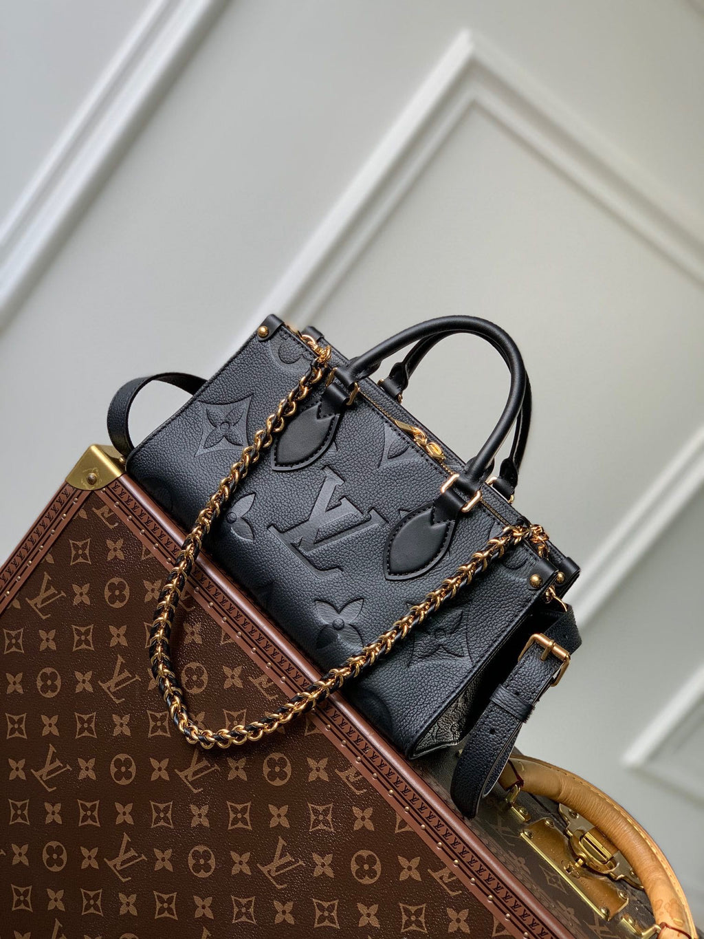 LOUIS VUITTON ONTHEGO EAST WEST BAG 25 IN BLACK MONOGRAM EMBOSSED COWHIDE
