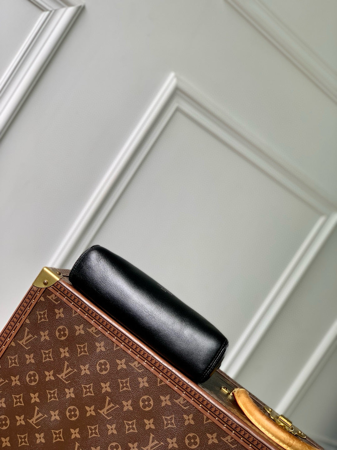 LOUIS VUITTON POCHETTE VIBE HANDBAG 25 IN BLACK LAMBSKIN BROWN COWHIDE AND COATED CANVAS TRIM