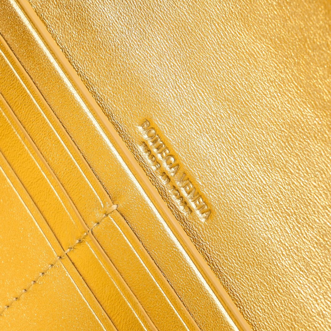 BOTTEGA VENETA Long Clutch Andiamo 31 Gold Metalic Leather Ghw