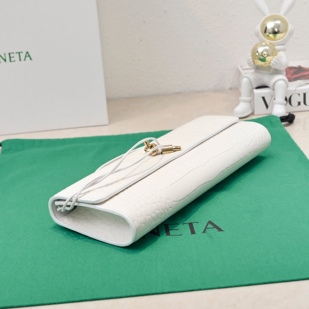 BOTTEGA VENETA Long Clutch Andiamo 31 White Crocodile Calfskin Ghw