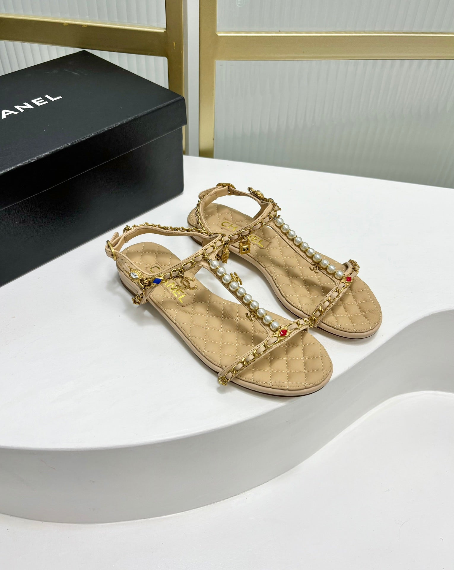 CHANEL SANDALS PEARL CHAIN IN BEIGE CREAM COWHIDE