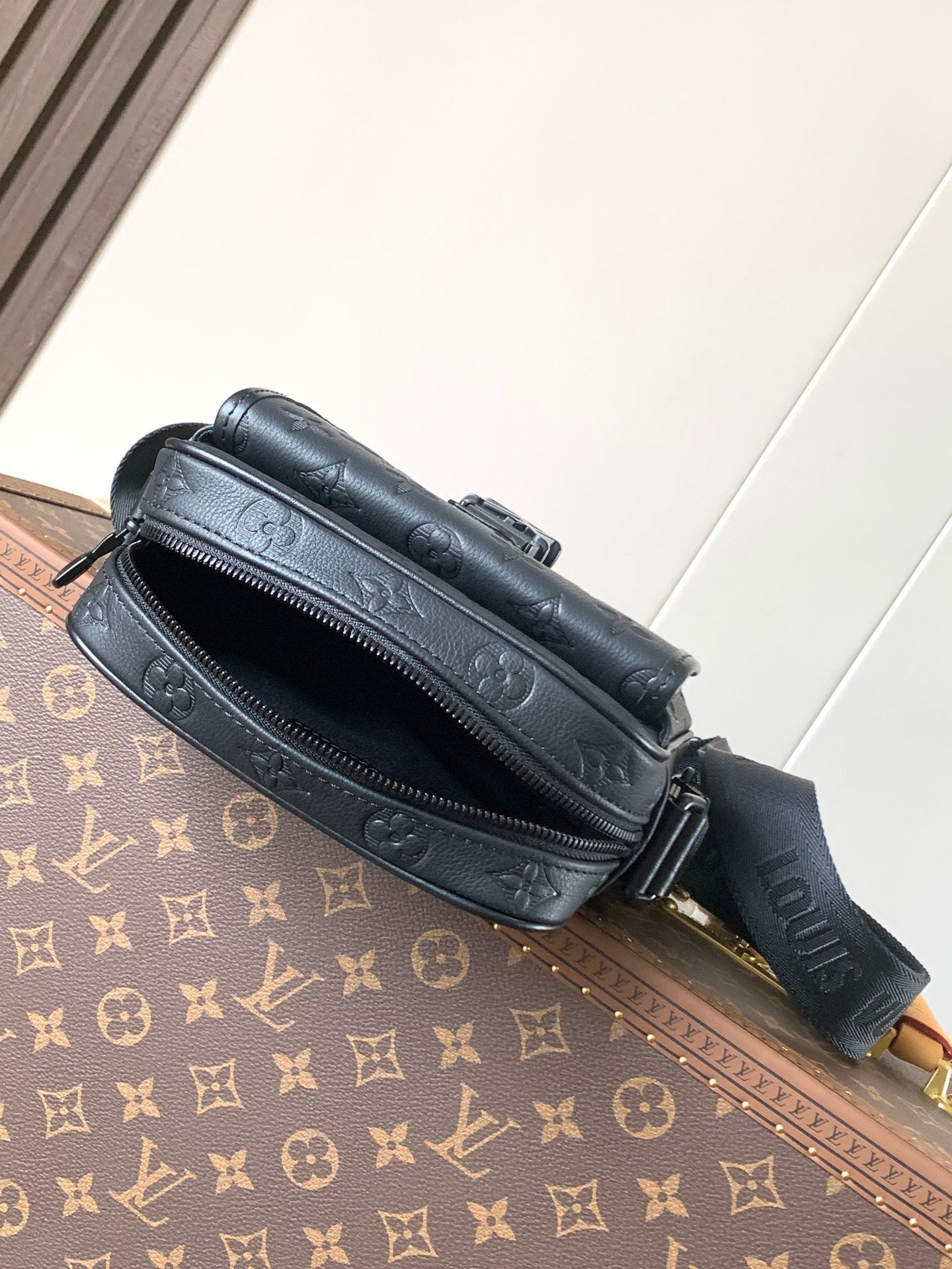 LOUIS VUITTON LV 25S GETAWAY MESSENGER BAG 20 IN BLACK MONOGRAM SHADOW EMBOSSED CALFSKIN