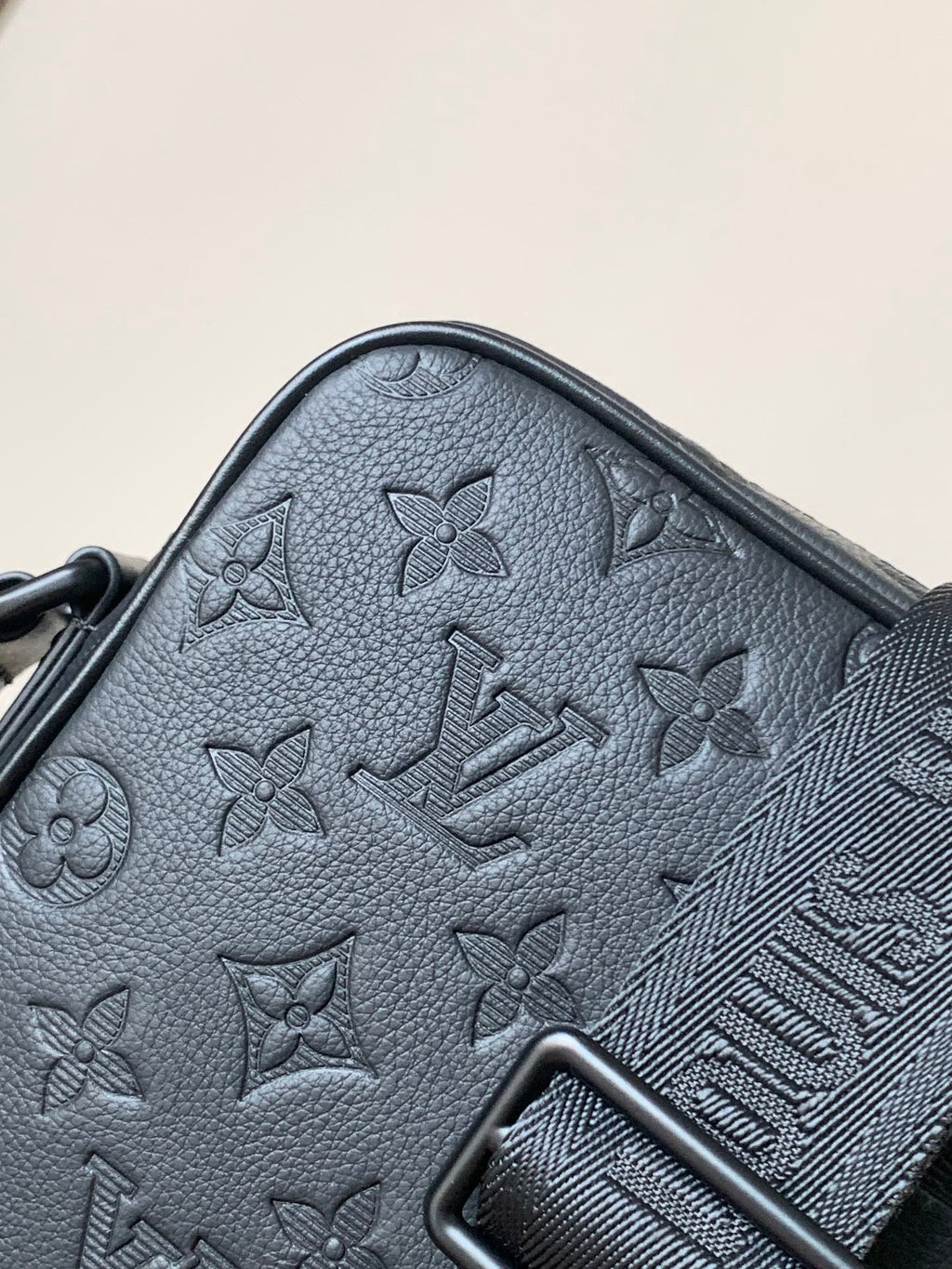 LOUIS VUITTON LV 25S GETAWAY MESSENGER BAG 20 IN BLACK MONOGRAM SHADOW EMBOSSED CALFSKIN