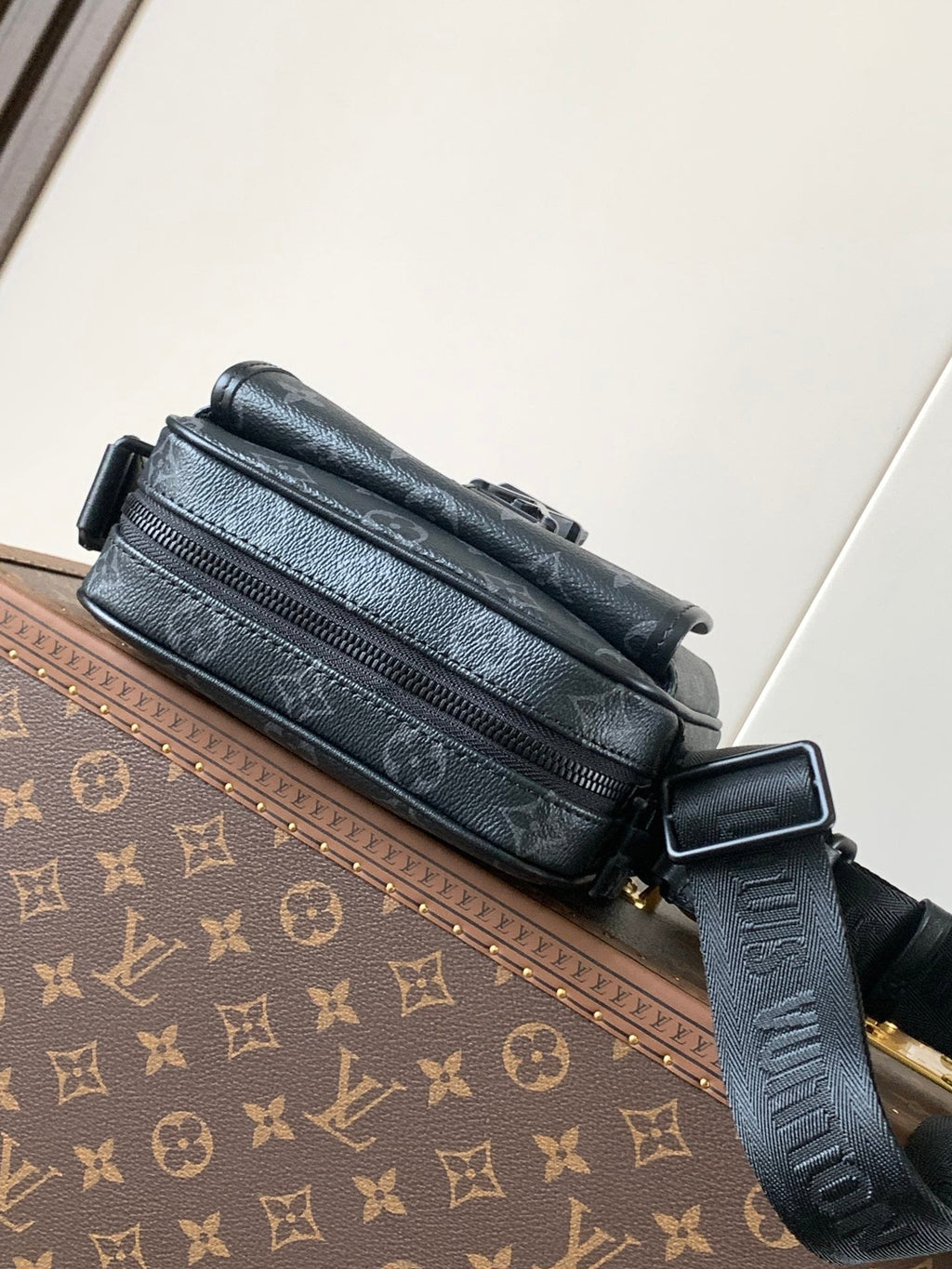 LOUIS VUITTON LV 25S GETAWAY MESSENGER BAG 20 IN BLACK MONOGRAM ECLIPSE CANVAS