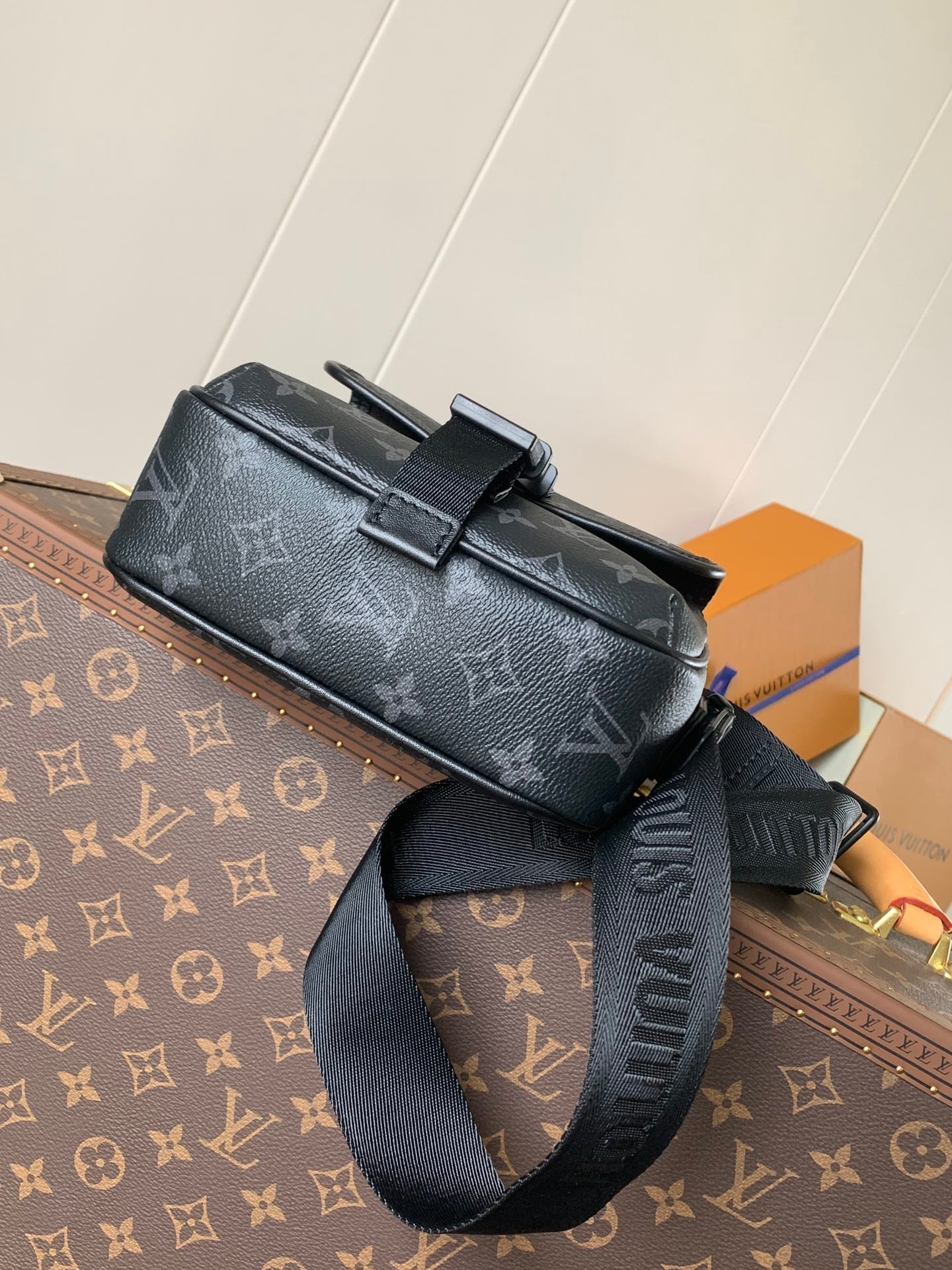 LOUIS VUITTON LV 25S GETAWAY MESSENGER BAG 20 IN BLACK MONOGRAM ECLIPSE CANVAS