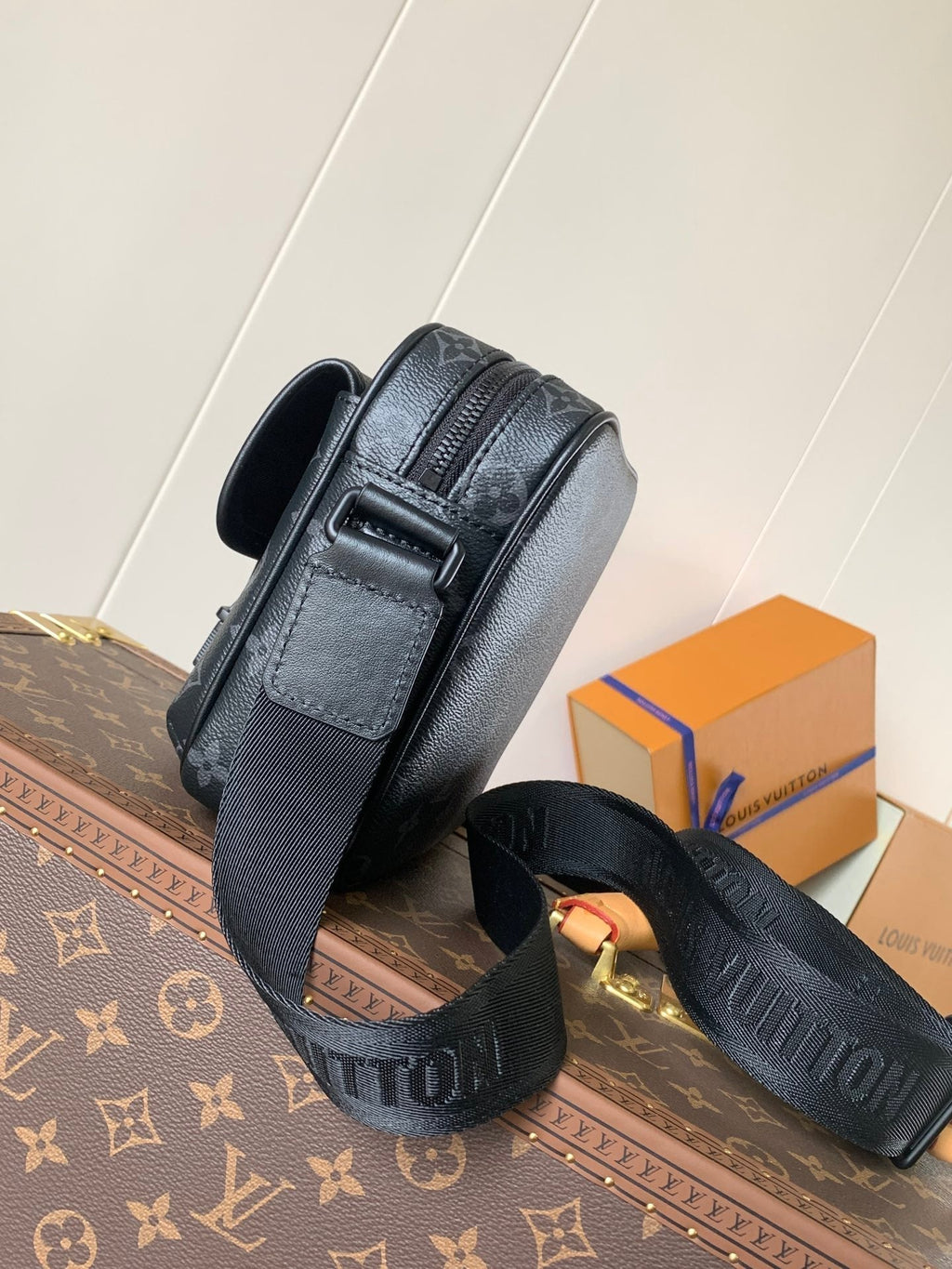 LOUIS VUITTON LV 25S GETAWAY MESSENGER BAG 20 IN BLACK MONOGRAM ECLIPSE CANVAS