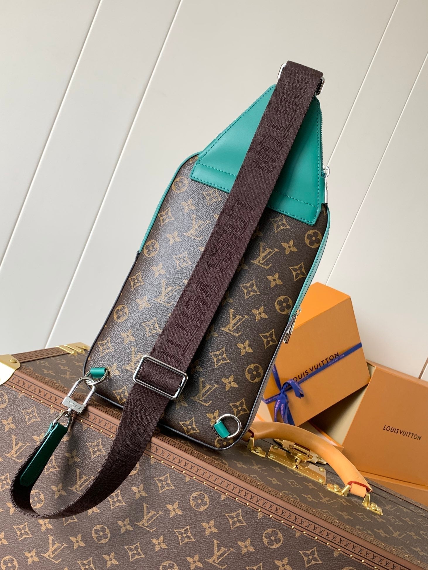 LOUIS VUITTON AVENUE SLINGBAG 31 IN BROWN MIX GREEN DAMIER GRAPHITE CANVAS