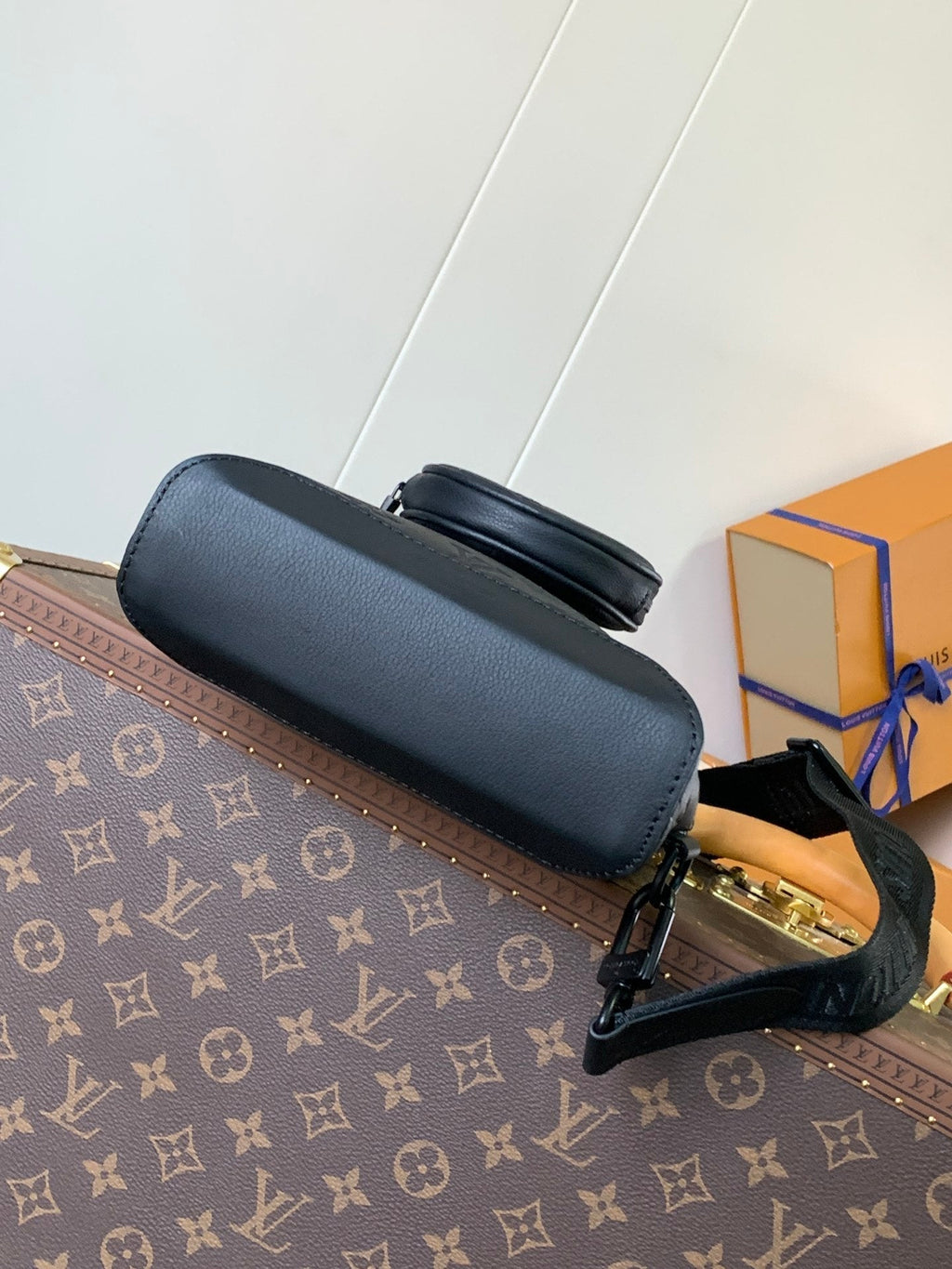 LOUIS VUITTON DUO CROSSBAG BAG 42 IN BLACK EMBOSSED CALFSKIN