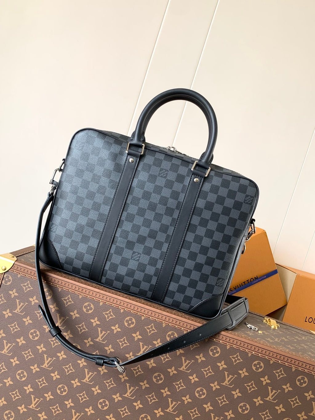 LOUIS VUITTON PORTE- DOCUMENTS VOYAGE NM HANDBAG 36 IN BLACK DAMIER GRAPHITE CANVAS
