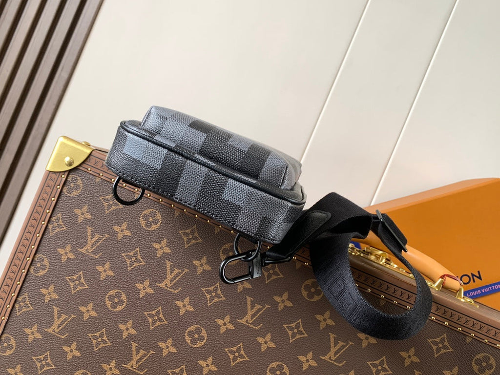 LOUIS VUITTON AVENUE 31 IN BLACK CANVAS CALFSKIN