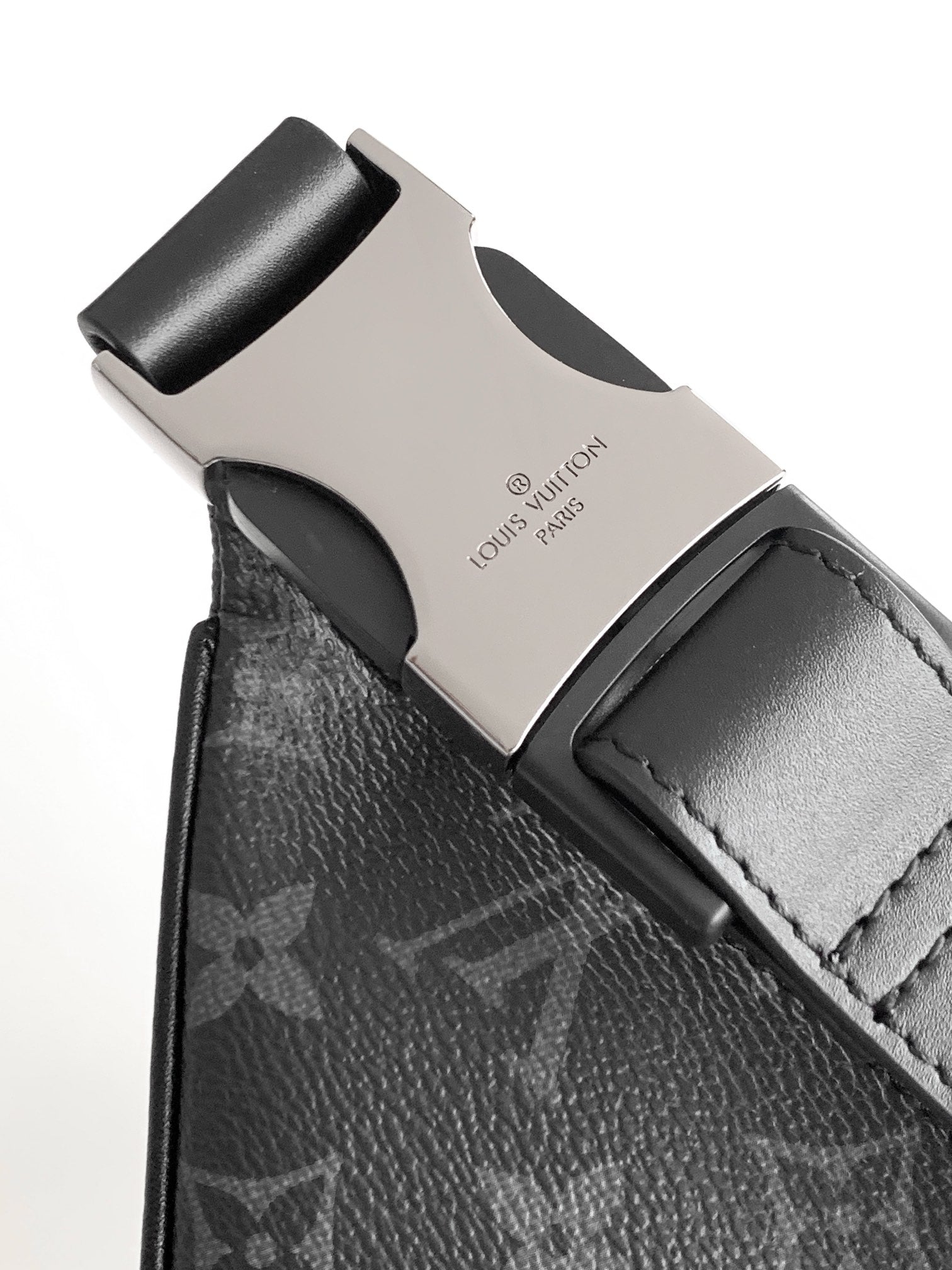 LOUIS VUITTON LV 25S DISCOVERY BUMBAG 44 IN BLACK AQUA MONOGRAM ECLIPSE CANVAS AND CALFSKIN