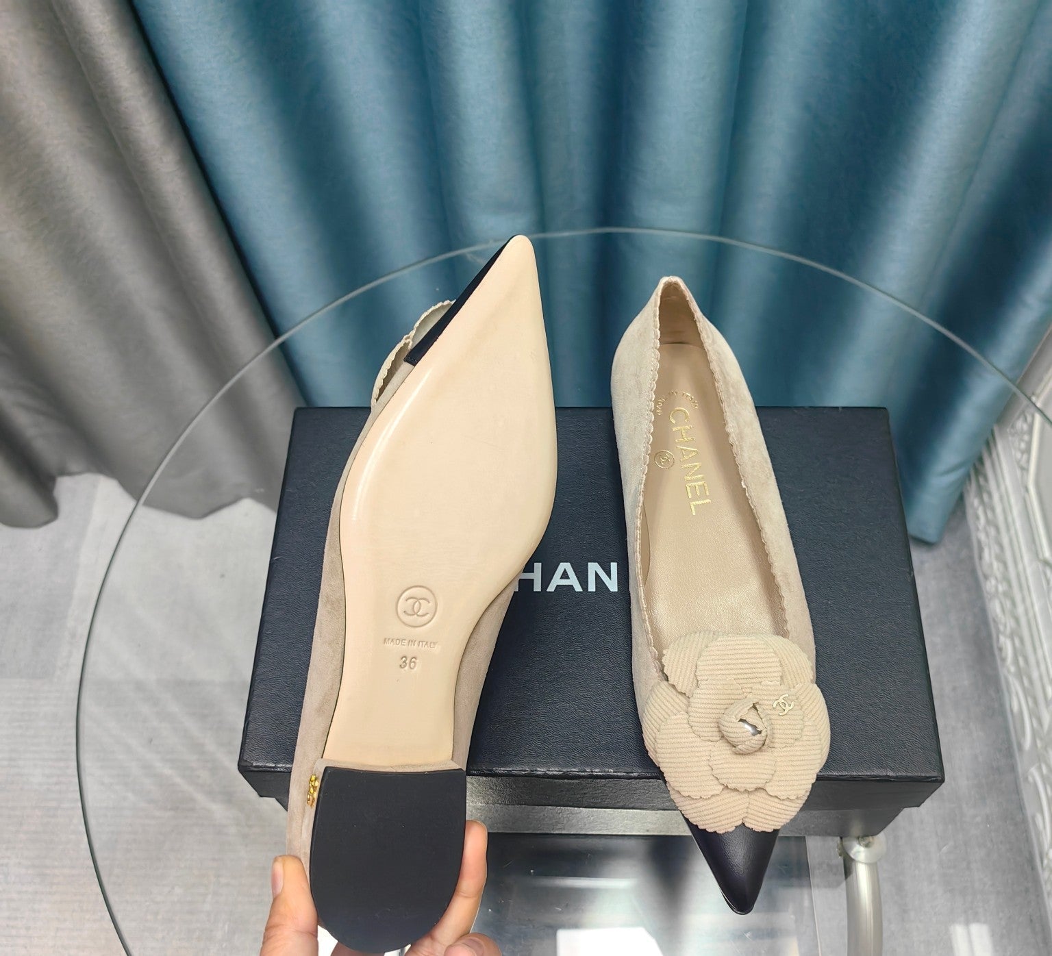 CHANEL BALLET FLAT IN TAN BEIGE SUEDE AND BLACK CALFSKIN WITH FLOWER