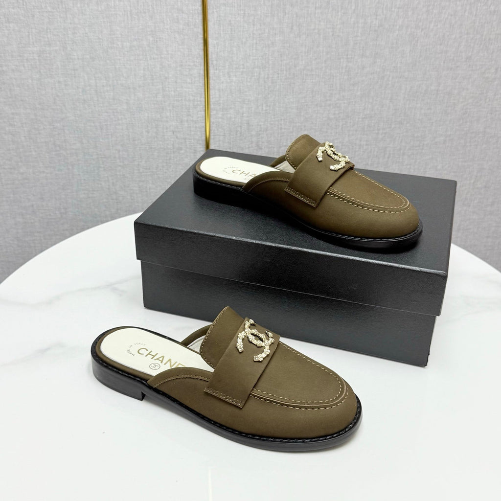 CHANEL FLAT MULE 25S IN OLIVE BROWN CALFSKIN STYLE 6