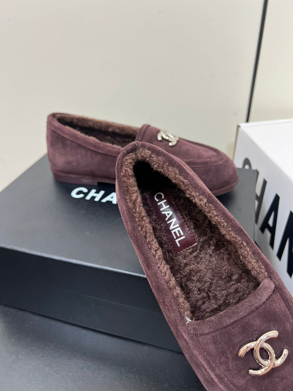 CHANEL LOAFER IN CHESTNUT BROWN SUEDE AND SOLF FLEECE LINING