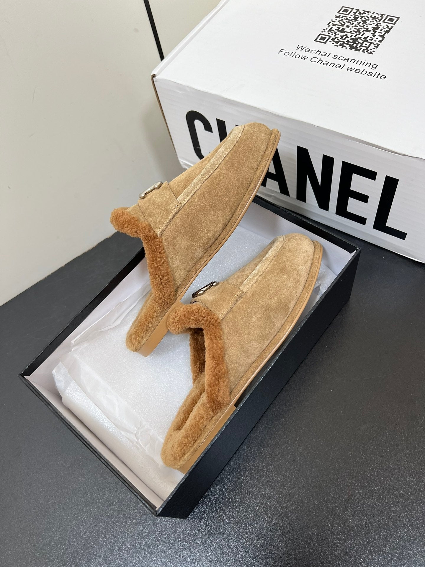 CHANEL LOAFERS MULE IN PEANUT BROWN SUEDE AND FLEECE LINING