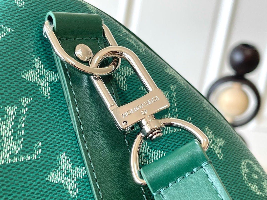 LOUIS VUITTON KEEPALL BANDOULIÈRE 50 IN GREEN MONOGRAM HERITAGE CANVAS