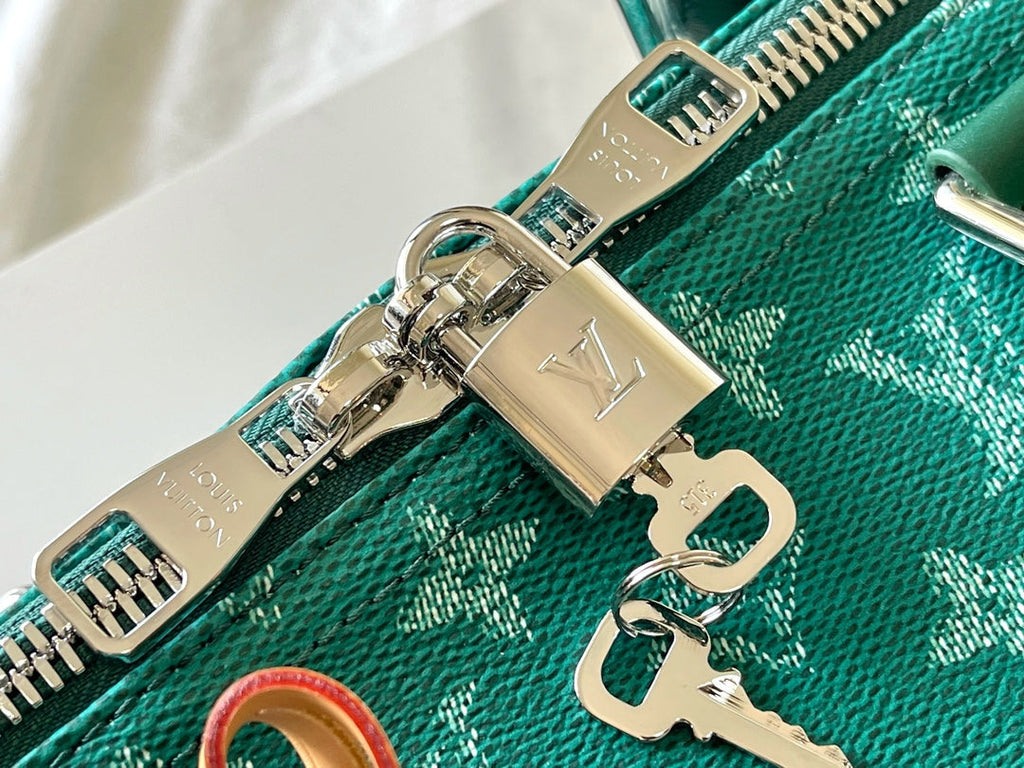 LOUIS VUITTON KEEPALL BANDOULIÈRE 50 IN GREEN MONOGRAM HERITAGE CANVAS