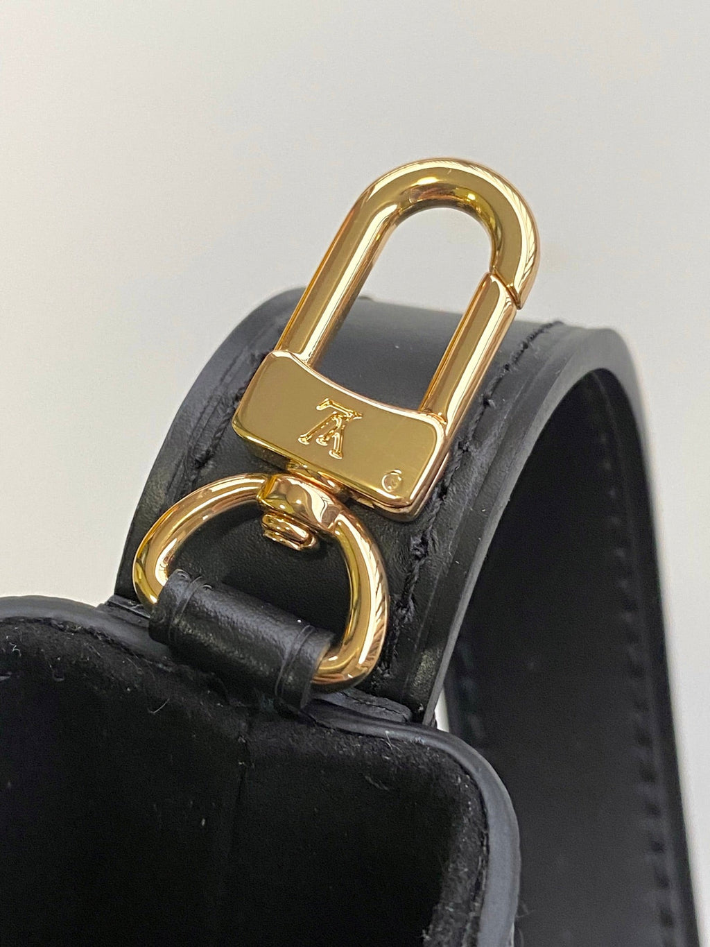 LOUIS VUITTON ALL IN BB 18 IN BLACK EMBOSSED COWHIDE GOLD LOCK