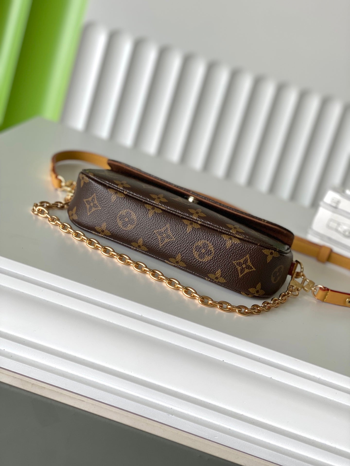 LOUIS VUITTON WALLET ON CHAIN IVY 23.5 IN BROWN MONOGRAM CANVAS GOLD LOCK