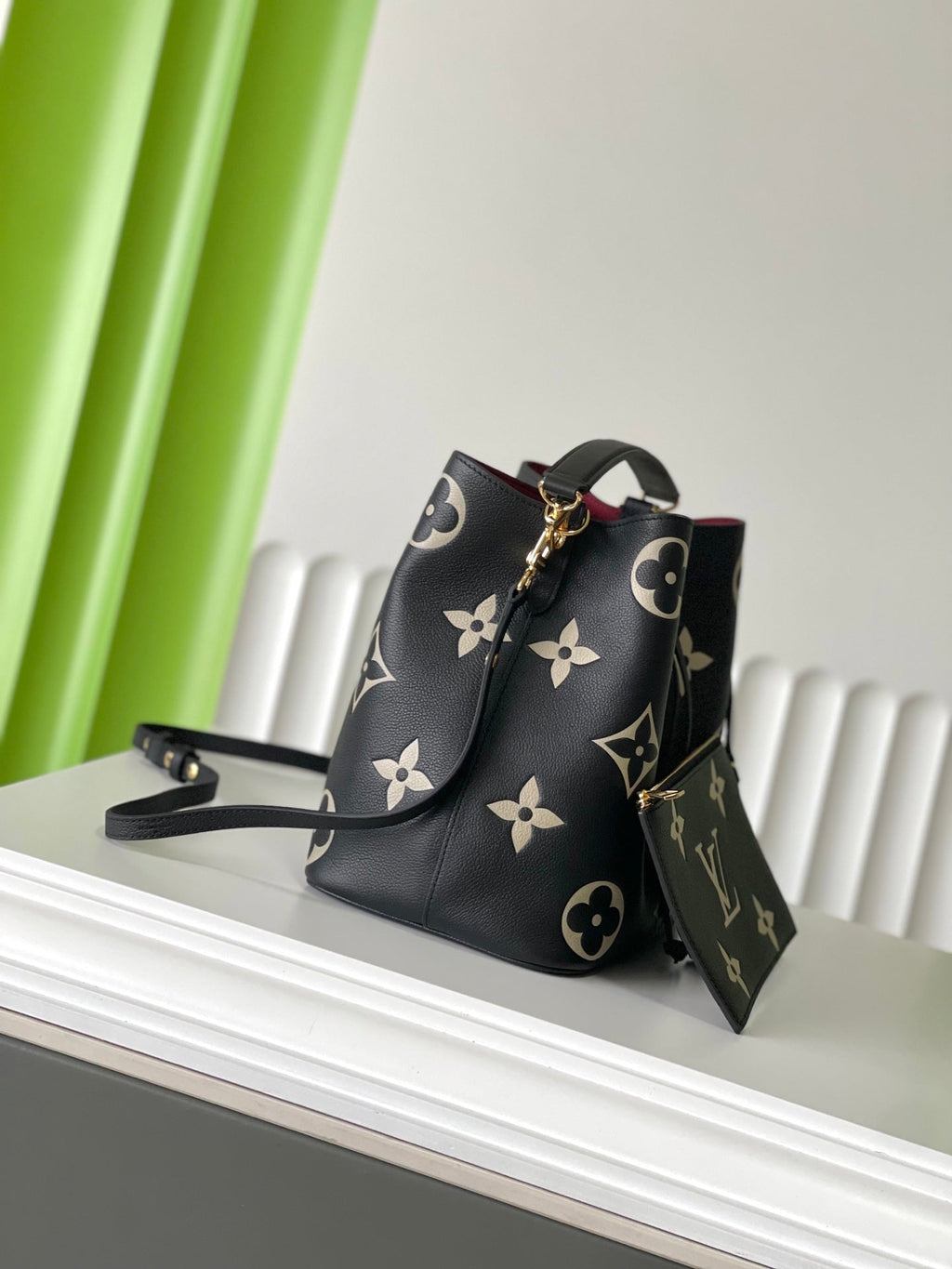 LOUIS VUITTON CRAFTY NEONOE 26 IN BLACK AND CREAM BICOLOR EMPREINTE CALFSKIN