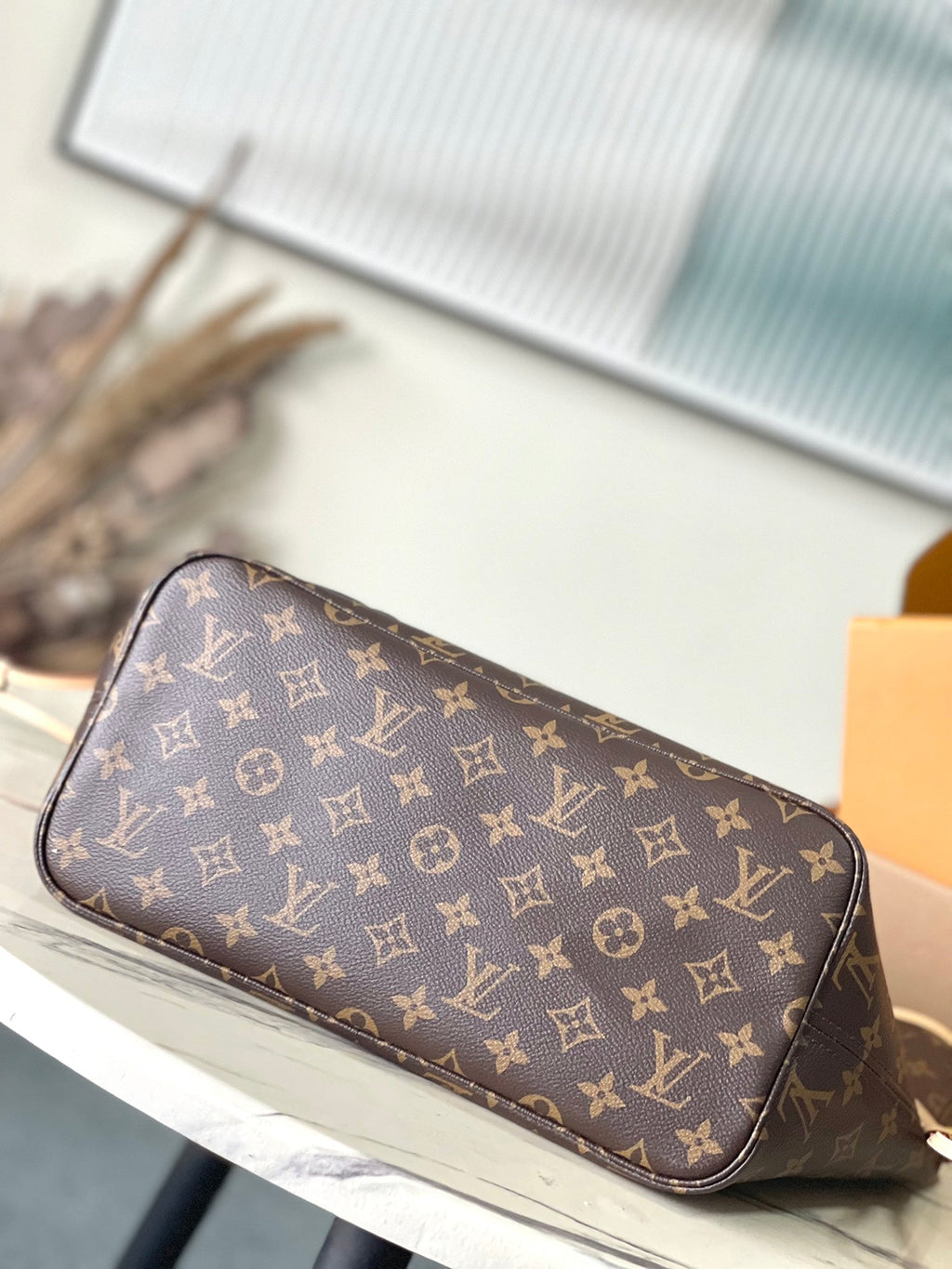 LOUIS VUITTON NEVERFULL MM 31 IN BROWN MONOGRAM CANVAS WITH PINK RABBIT PATCH